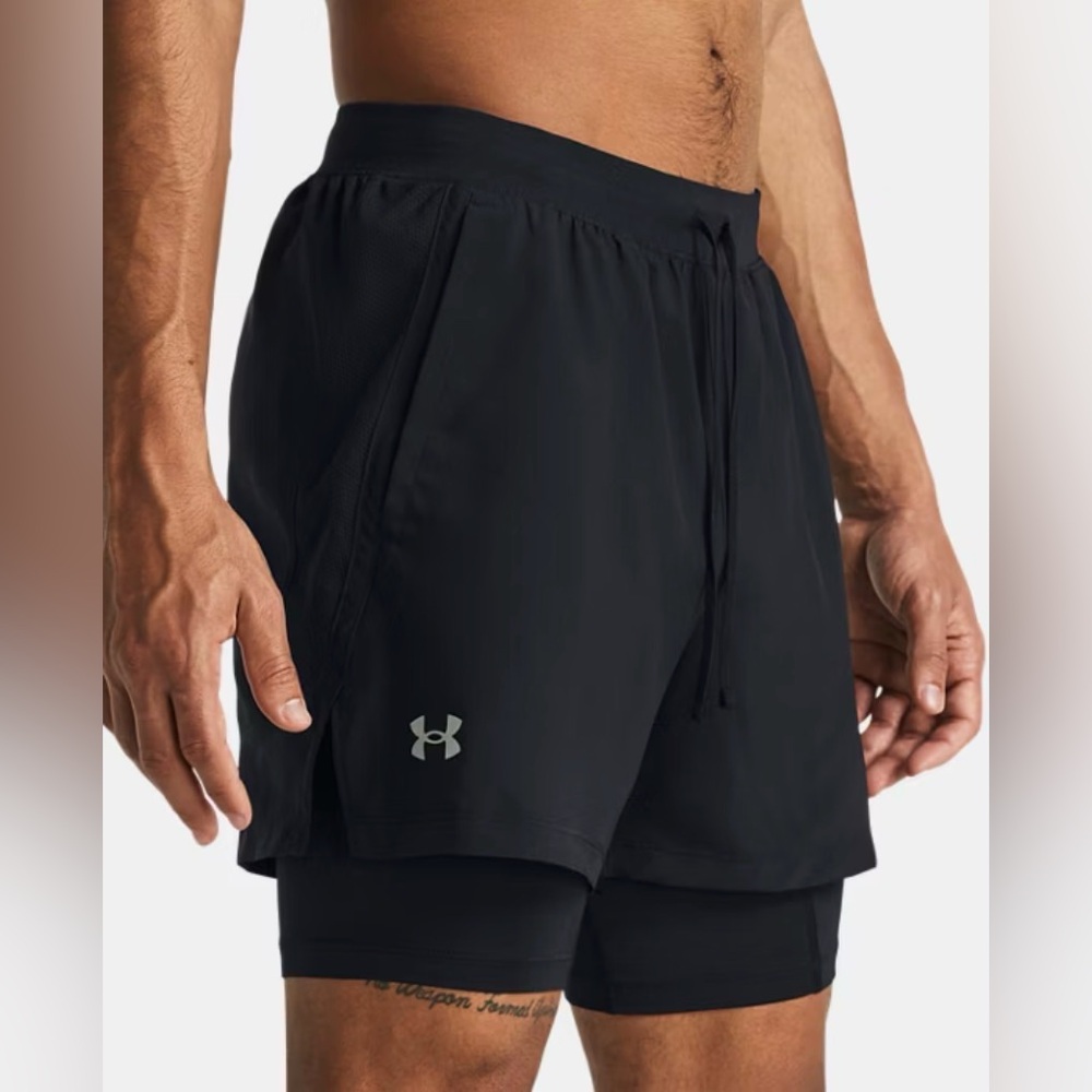 Under Armour Men’s Launch black shorts with built in liner 5” inseam size large